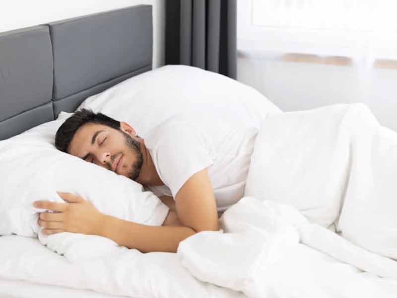 Dormir greffe cheveux- Comment bien dormir après une greffe de cheveux ? Le guide complet pour protéger vos greffons