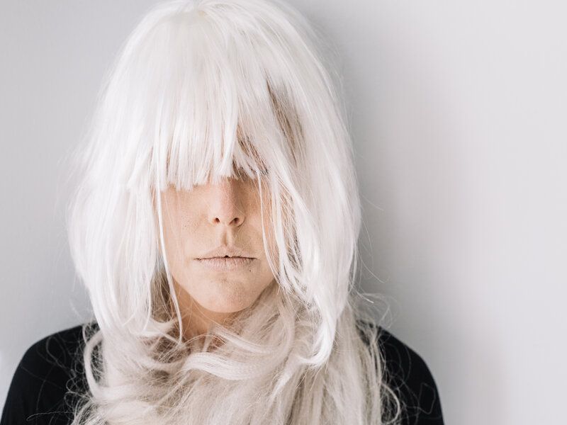 Comment entretenir les cheveux blancs
