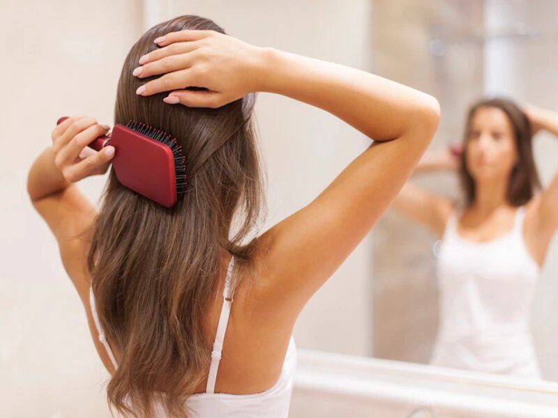 Quelle est la bonne façon de se brosser les cheveux ?