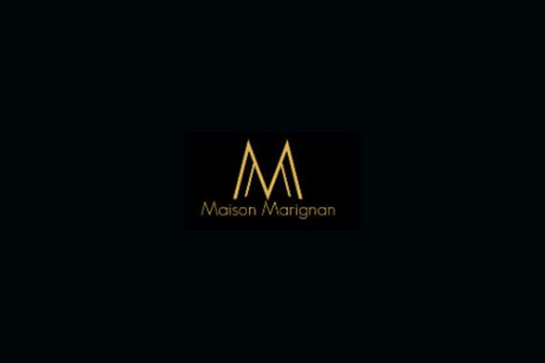 À la Maison Marignan, seule la technique CHOI est prodiguée, car contrairement à la méthode FUE classique, elle ne nécessite pas d’incision pour transplanter les greffons de cheveux. Toutefois, pour des résultats optimaux, la méthode Choi demande une grande expérience et une formation drastique des praticiens. À ce titre, les médecins sont formés à cette technique et justifient de plusieurs années d’expérience.