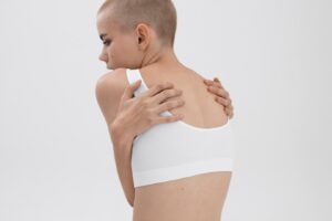 Jeune femme luttant contre un trouble de l'alimentation. Symptômes et diagnostic des sarcomes