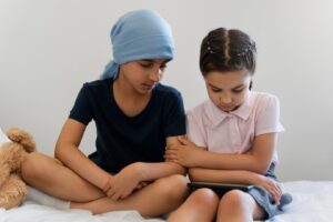 Enfant atteint d'un cancer. Causes de l'achondroplasie