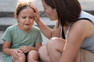 Le parent passe du temps de qualité avec son enfant