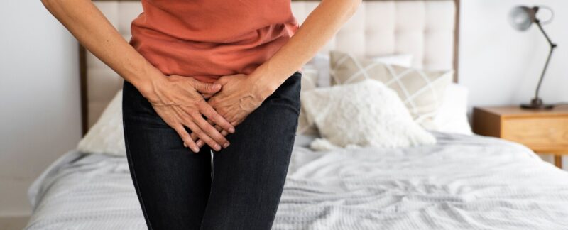 Maladie inflammatoire pelvienne. Vue de face d'une femme atteinte d'une maladie sexuellement transmissible.