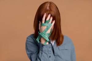 Une femme souffrant de troubles de l'alimentation a des problèmes de poids