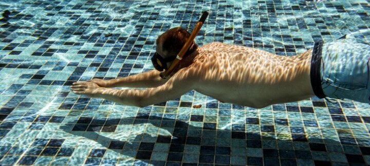 Peut-on se baigner dans la mer ou dans une piscine avec des points de suture