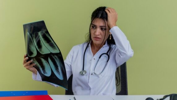 Fibrodysplasie ossifiante progressive : symptômes et causes