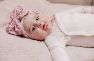 Quels sont les premiers signes apparents à la naissance