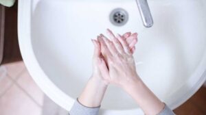 Quels sont les premiers signes de l’urticaire aquagénique sur la peau