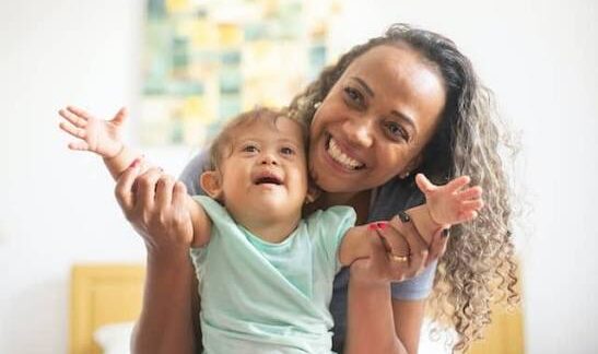Syndrome de Rett : symptômes, causes et évolution chez la fille